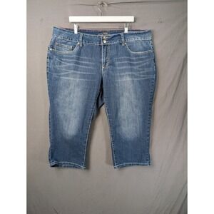 Royalty by YMI Womens‎ Plus Size 20W Embroidered Pocket Capri Jeans Blue Denim